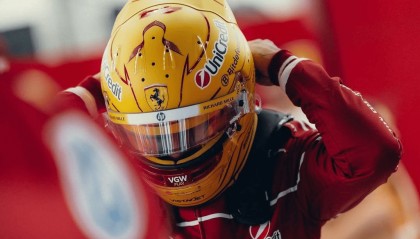 开云平台-梅赛德斯逆转红牛车队，汉密尔顿统治全场