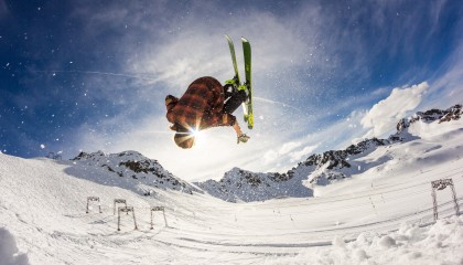 开云体育官方网站-卢卡库接管美加墨，喀麦隆绝杀塞内加尔，非洲足球的觉醒与狂想