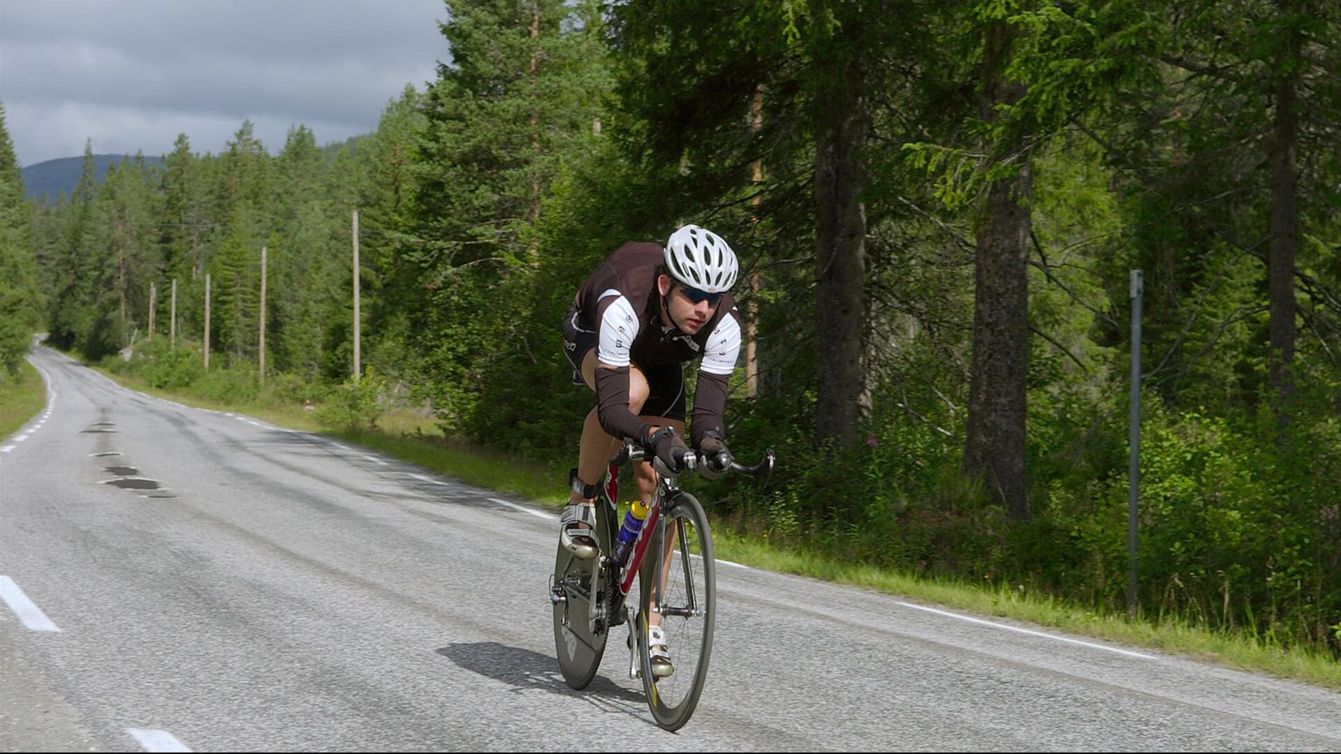 德甲争冠战,英格兰碾压塞内加尔,足球世界的权力转移与战术革命