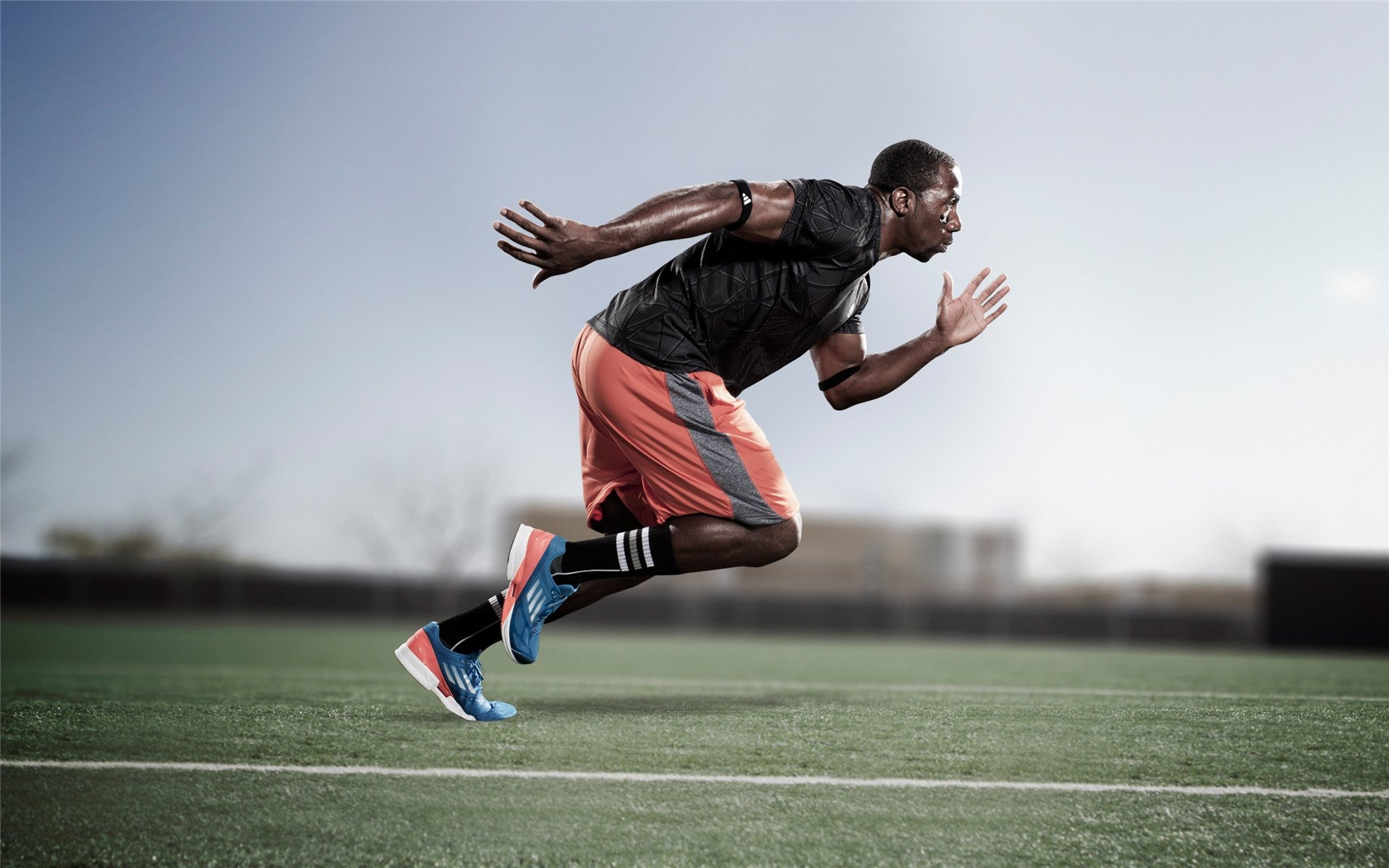 当沙漠的冷箭射穿文艺复兴的心脏，足球与篮球的终极接管者