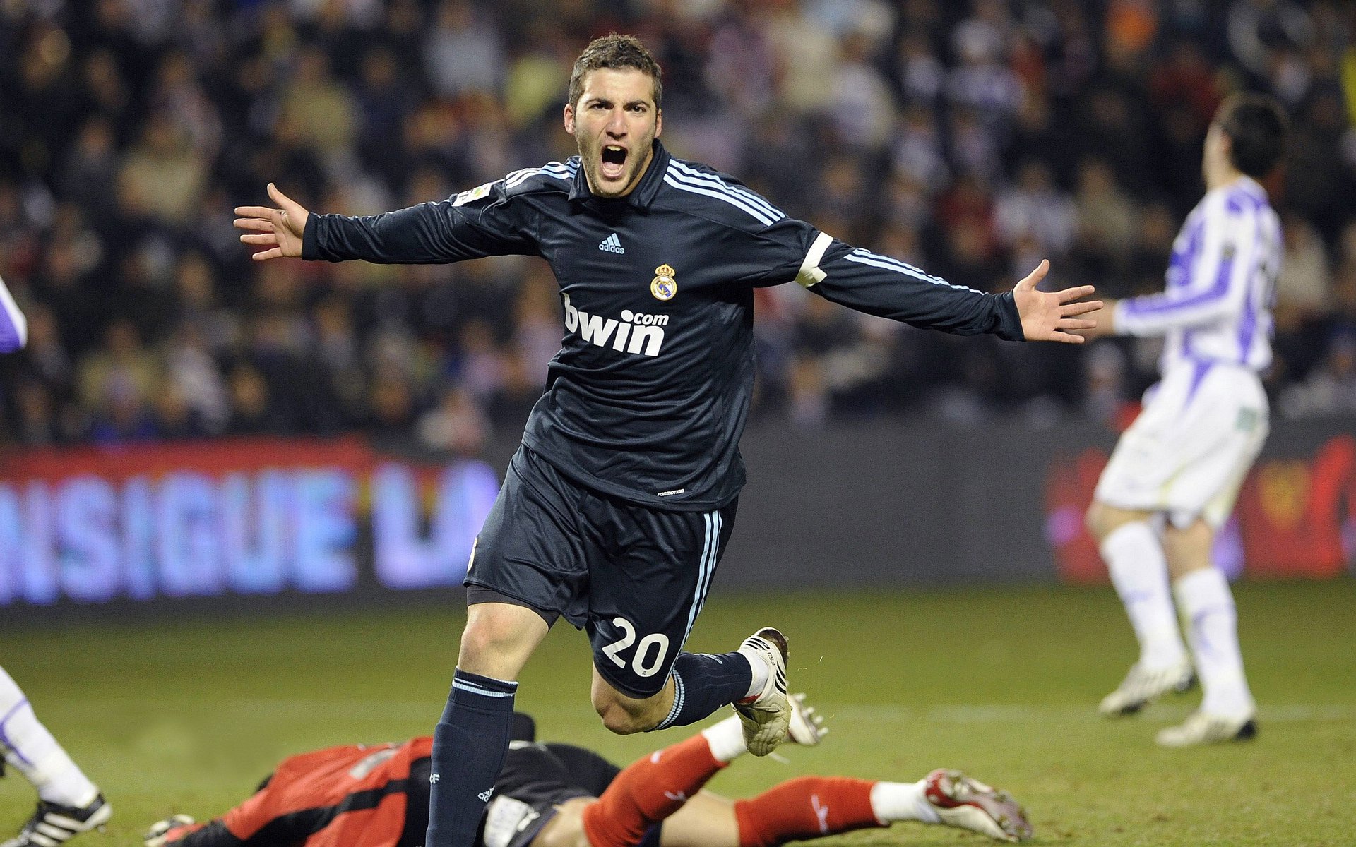 巴尔韦德扛起全队,巴黎终结美国足球的黄金时代?