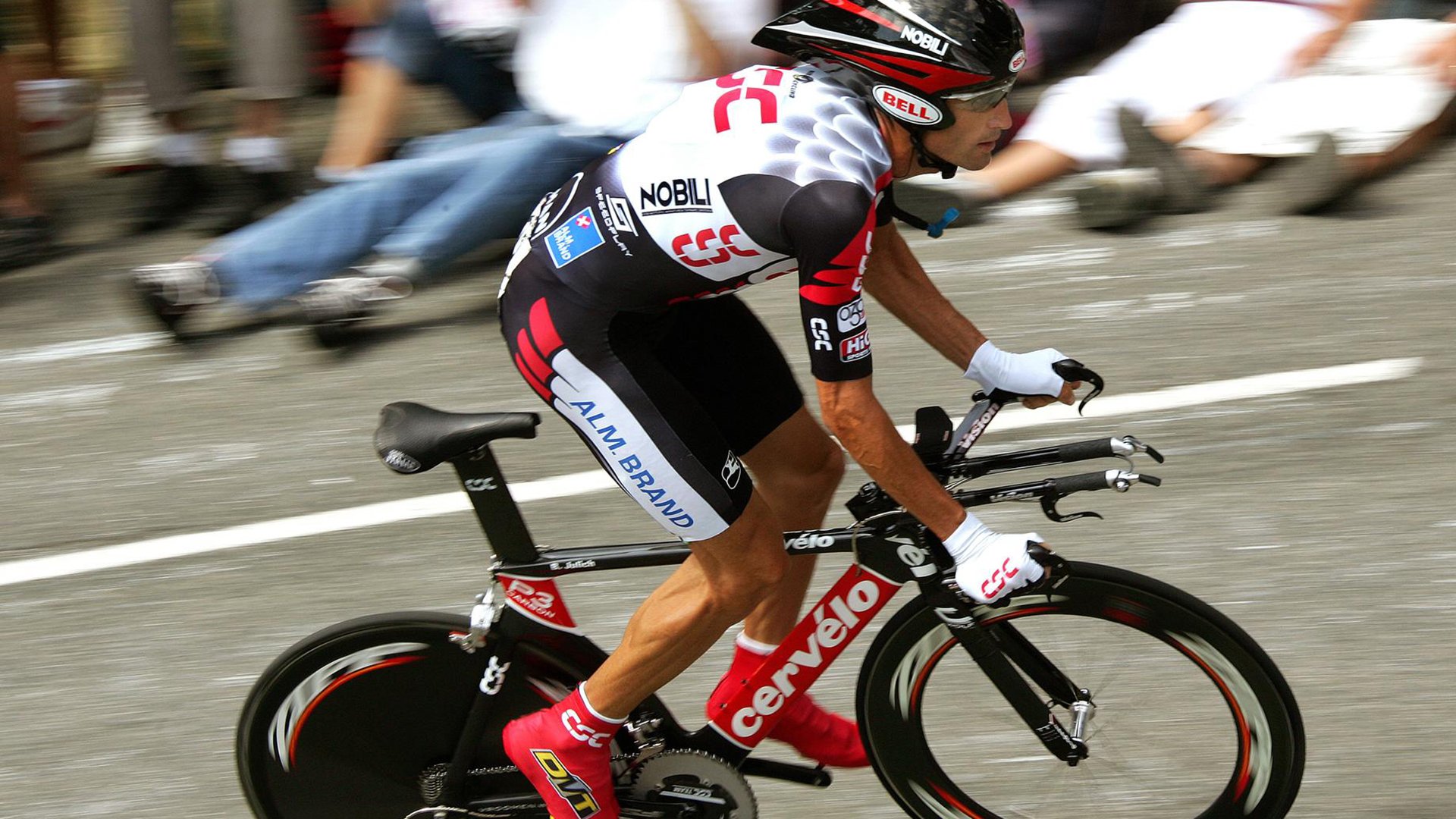 街道轰鸣与球场狂澜，当F1引擎遇见广东风暴